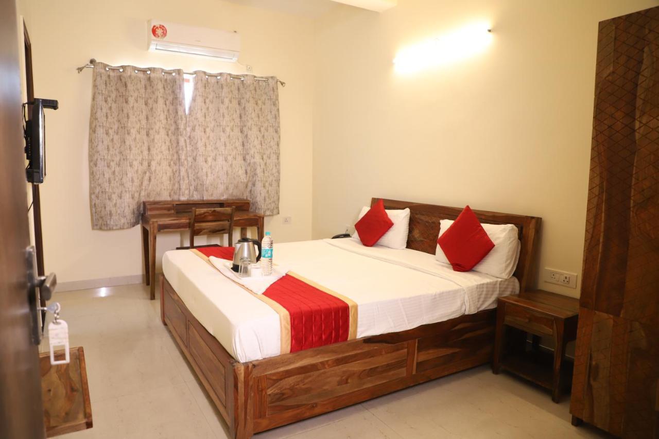 Hotel The York Noida Exterior photo