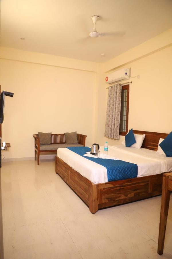 Hotel The York Noida Exterior photo