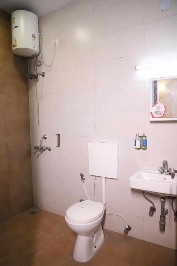 Hotel The York Noida Exterior photo