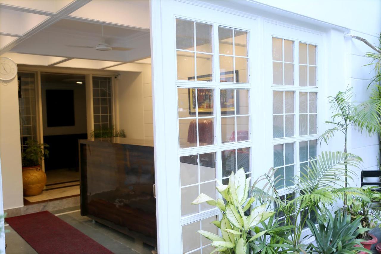 Hotel The York Noida Exterior photo