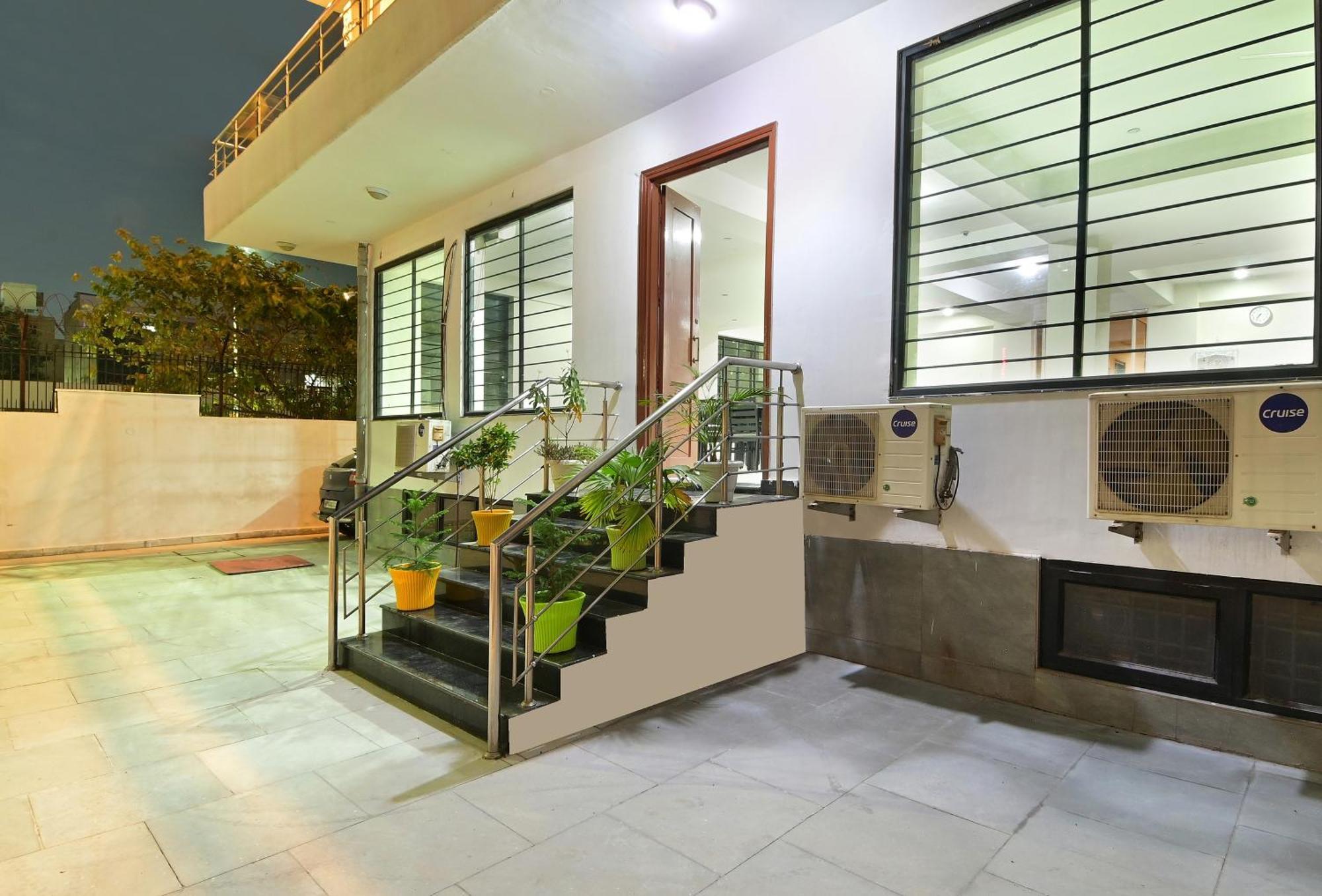 Hotel The York Noida Exterior photo