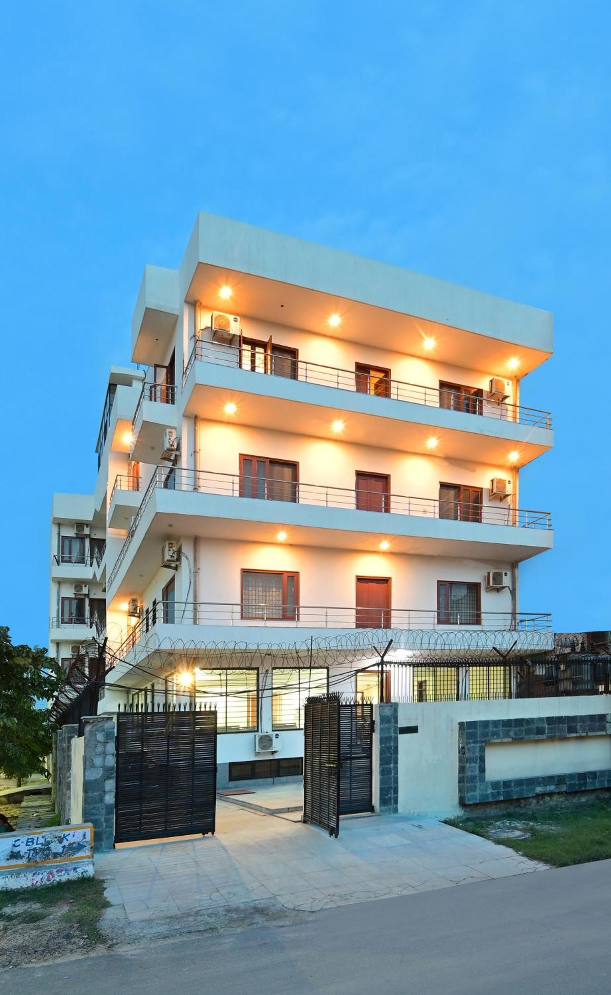 Hotel The York Noida Exterior photo