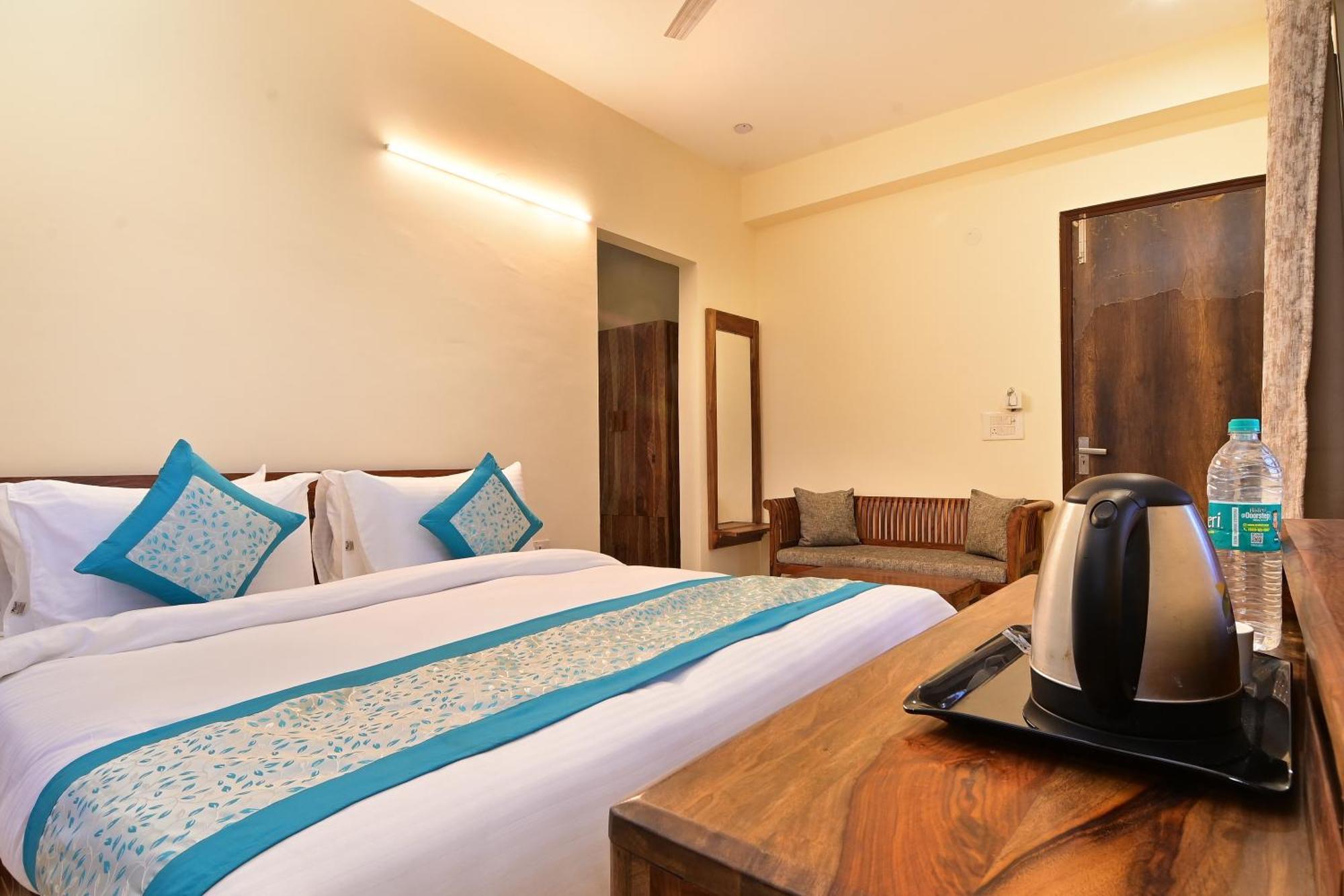 Hotel The York Noida Exterior photo